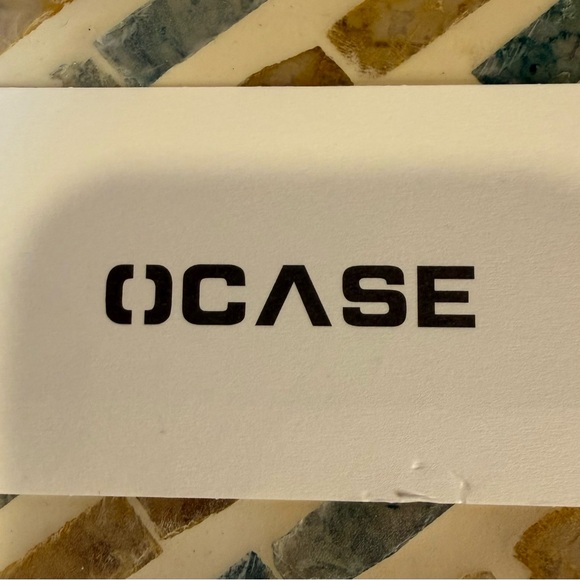 NWT White Quilted Women's Iphone 17 Wallet - Picture 2 of 10